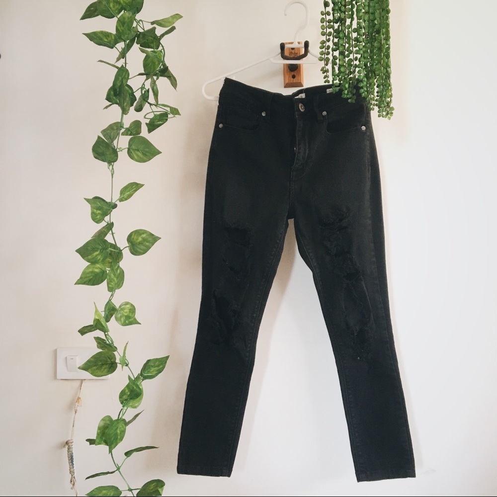 Ripped skinny jeans